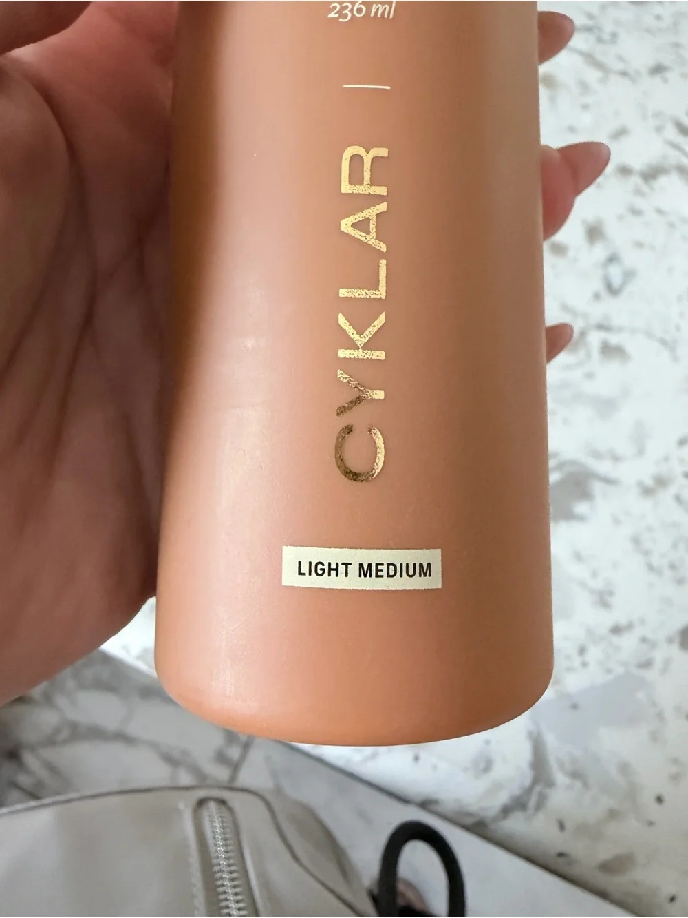 Light Medium Bronzing Self-Tanning Essence — light medium